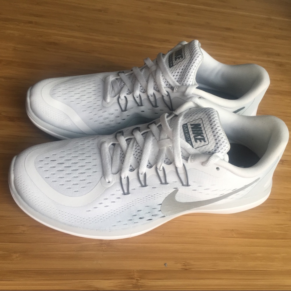 White flyknit Nike shoes - never worn